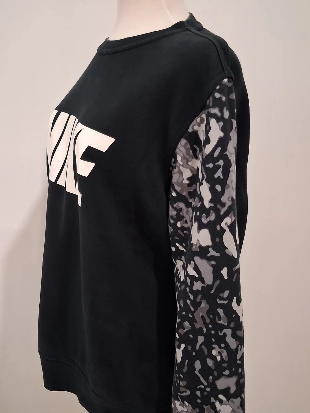 Nike Men’s Block Logo Camo Sleeve French Terry Crewneck Sweatshirt - Size L